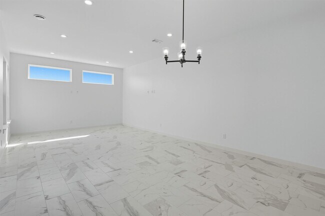 Building Photo - 2923 El Fenice Ln