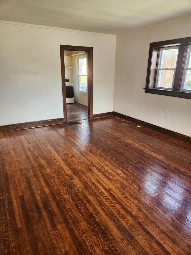 Building Photo - Broadway Triplex