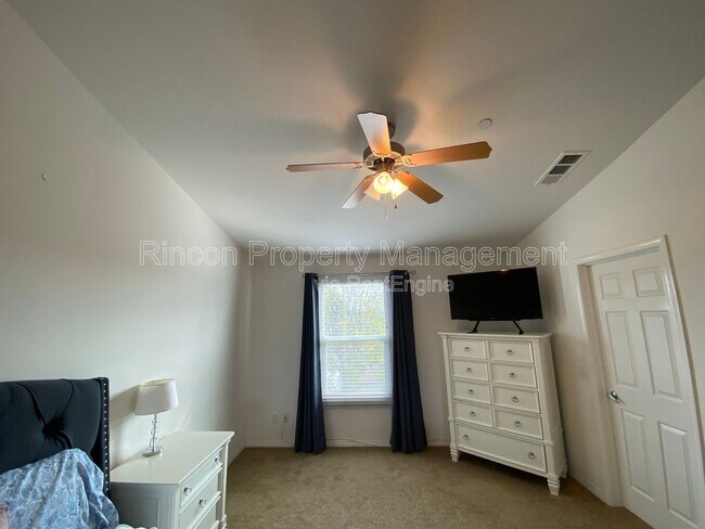 Building Photo - 11216 Snapdragon St