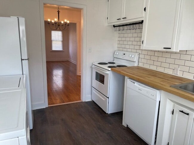 Building Photo - Great Location - Must See