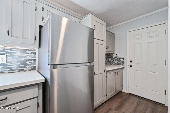 Building Photo - 6133 W Tierra Buena Ln