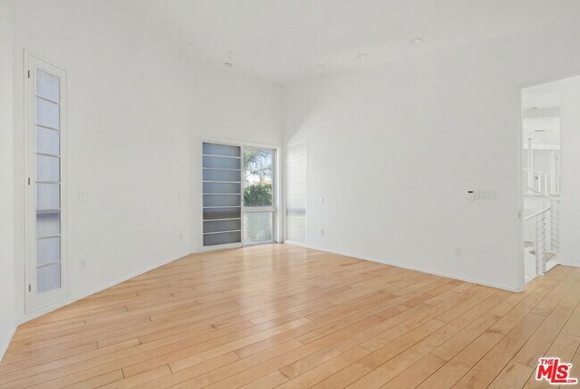 Building Photo - 2100 Abbot Kinney Blvd