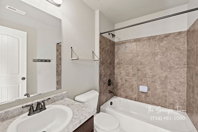 Building Photo - STUNNING 4BD HOME w/ NO ELECTRIC BILL! - Security Deposit Waiver Available