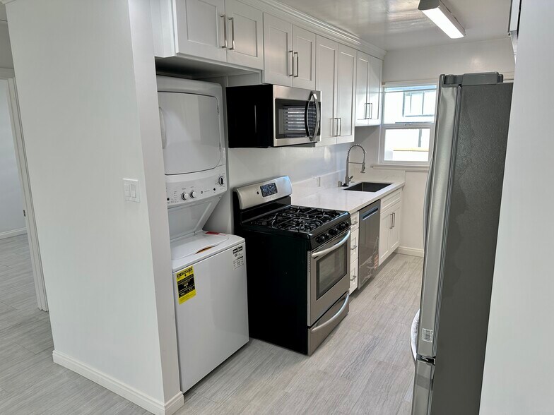 Building Photo - 2666 N Frederic St