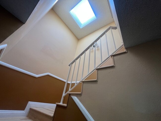 Building Photo - Amazing 2 Bed/3 Bath home in Chino!