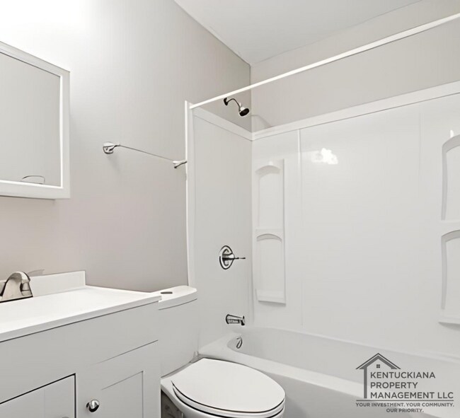 Building Photo - Renovated Spacious 2BR Apartments Near UofL & Churchill Downs!