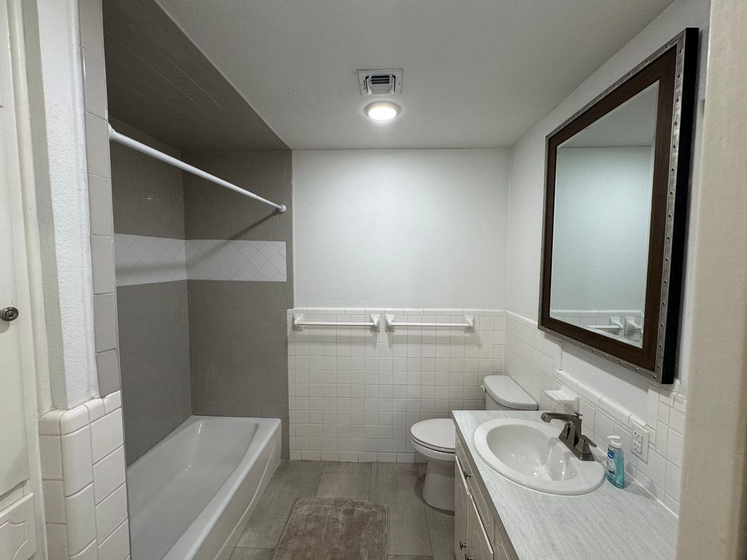 Building Photo - 1880 Royal St