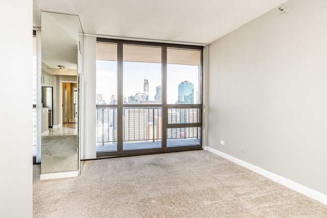 Building Photo - 10 E Ontario St