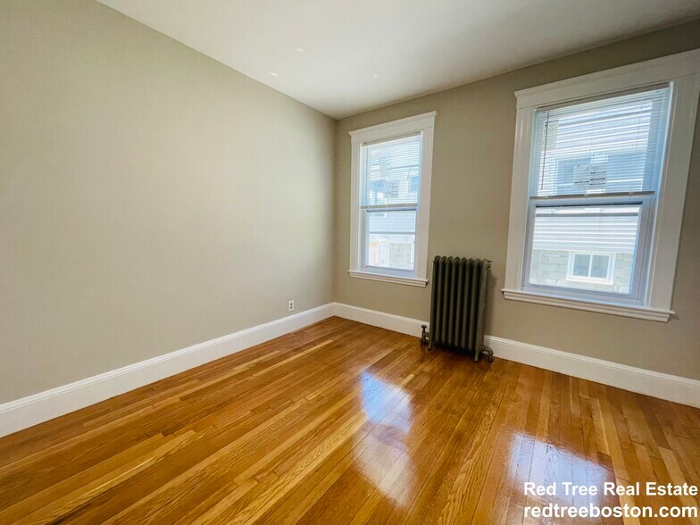 Building Photo - 187 Fellsway W