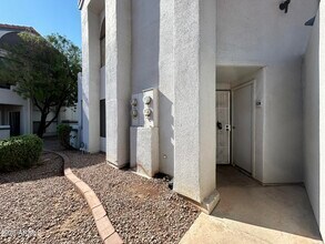 Building Photo - 1800 W Elliot Rd