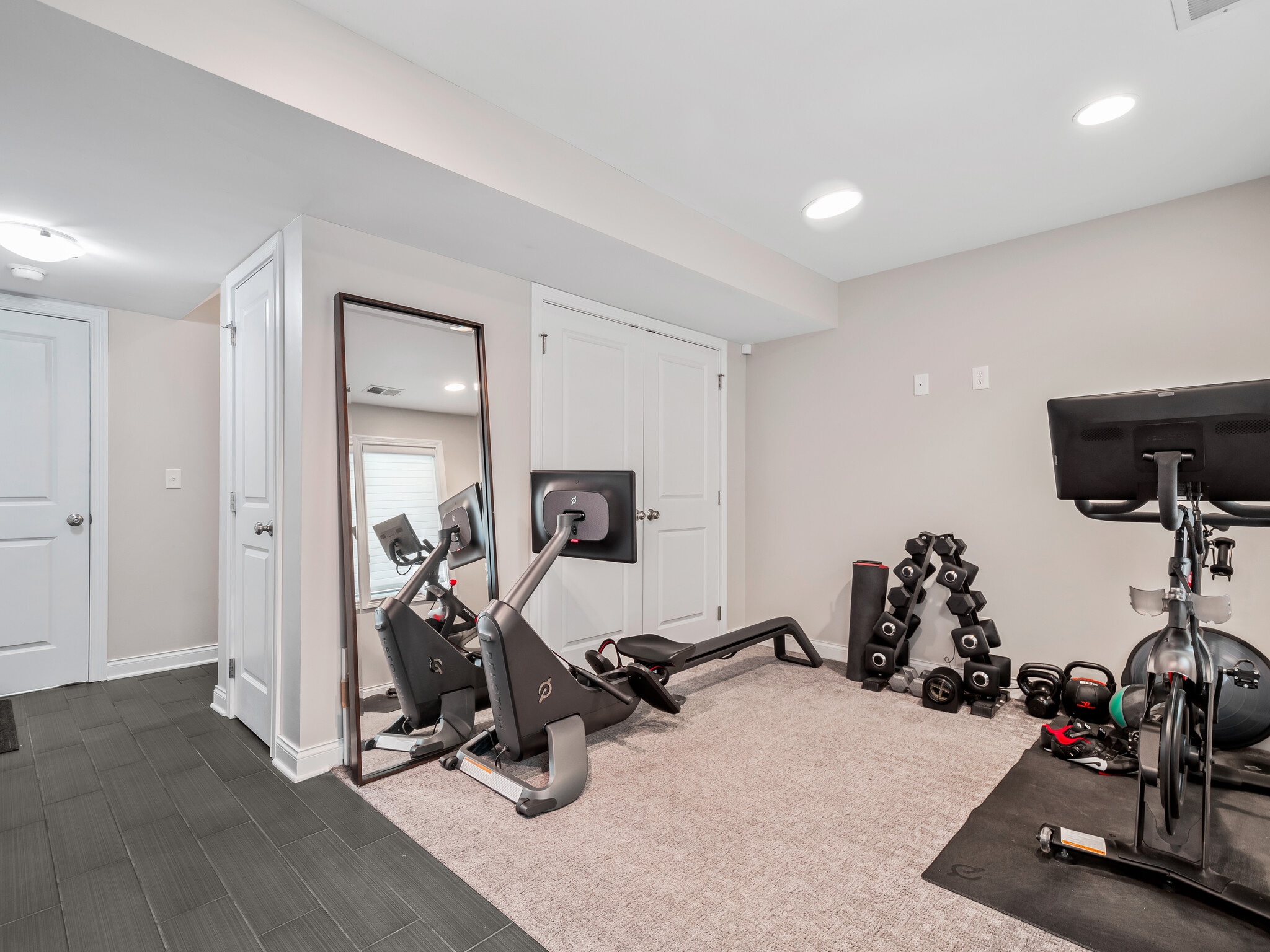 Building Photo - 1471 Lindazzo Ave