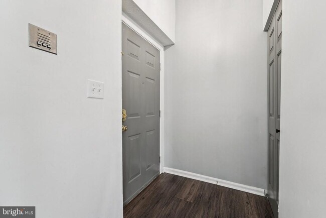 Building Photo - 2444 Blue Spring Ct