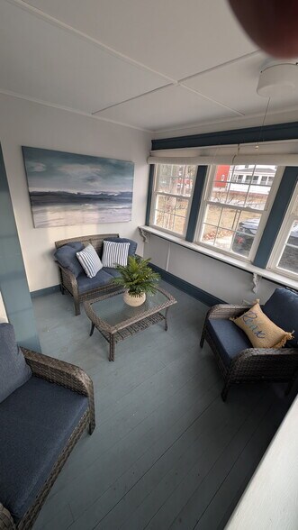 Building Photo - 178 Manning St