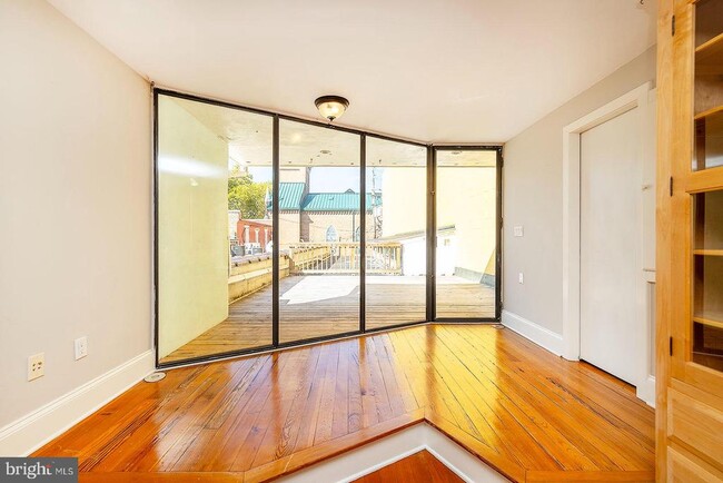 Building Photo - 7 N Loudoun St