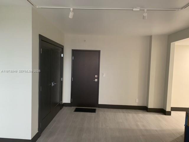 Building Photo - 90 Edgewater Dr