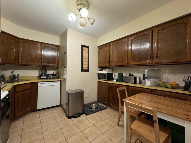 Building Photo - 13 Parkside Ct