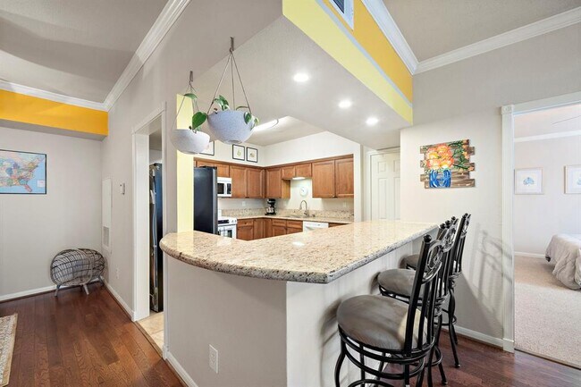 Building Photo - 2255 Braeswood Park Dr