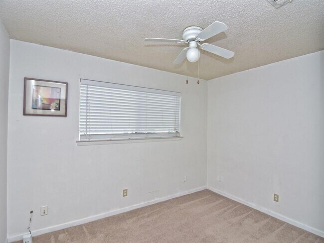 Building Photo - 3404 Blumie St