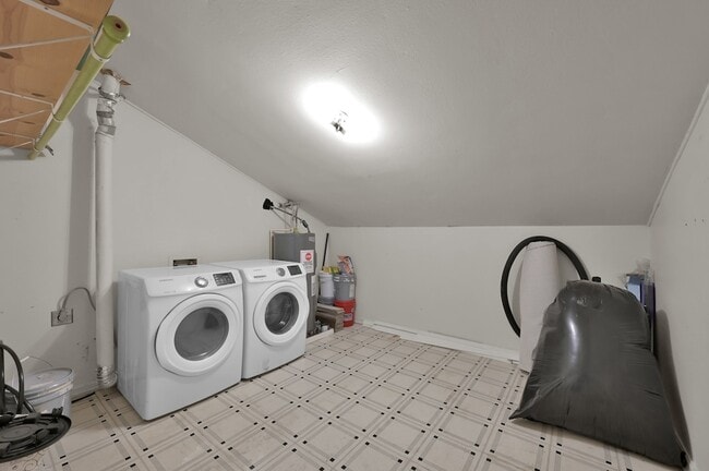 Building Photo - 12311 Glenview Dr