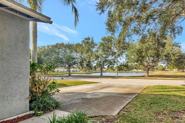 Building Photo - 3 BEDROOM 2 BATHROOM POOL HOME LOCATED IN ST. PETERSBURG