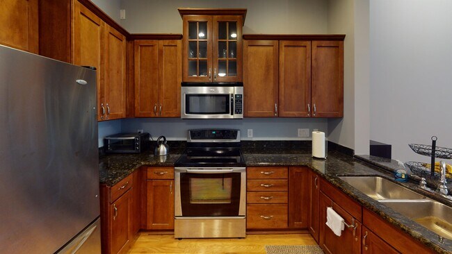 Building Photo - 252 Stetson St