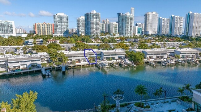 Building Photo - 350 Poinciana Island Dr