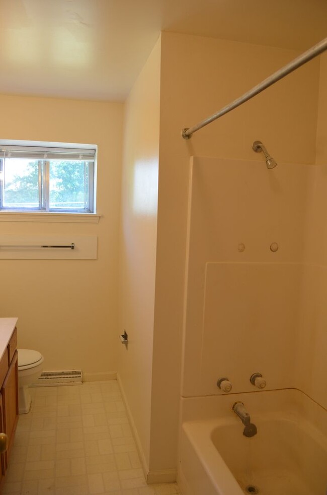 Building Photo - 4819 Meadow Lark Ln