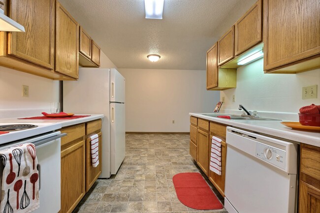 Fargo, ND Country Edge Apartments | Kitchen - Country Edge