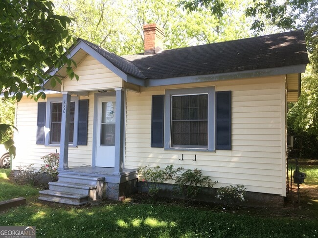 Building Photo - 880 Sunset Dr