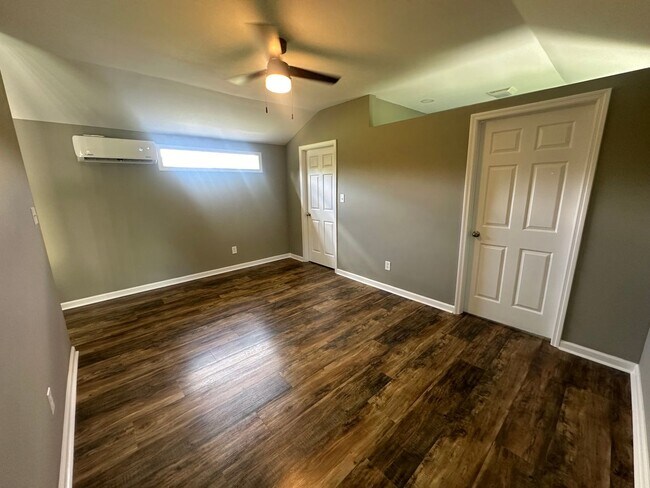 Building Photo - Tiny Home - MOVE IN SPECIAL