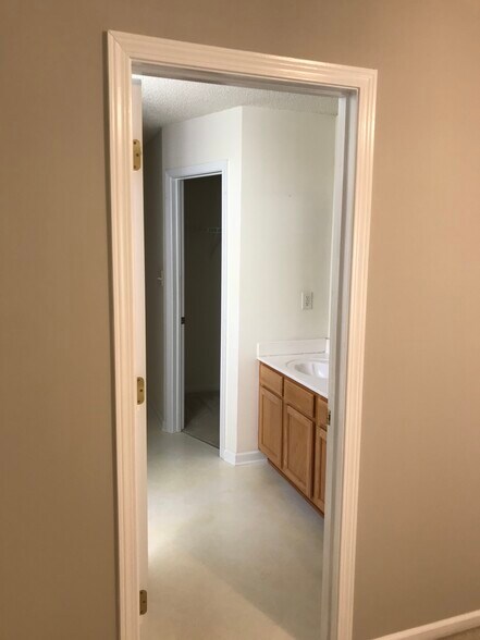 MASTER BATH - 2808 Cougar Hill Ct