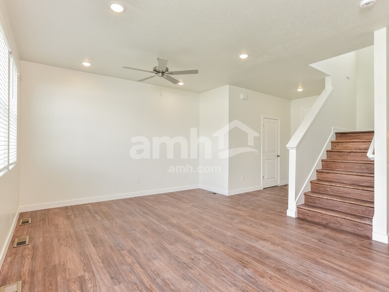 Building Photo - 8931 Royal Ln