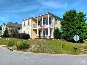 Building Photo - Deeded Boat Slip Comes with Home in Gated ...