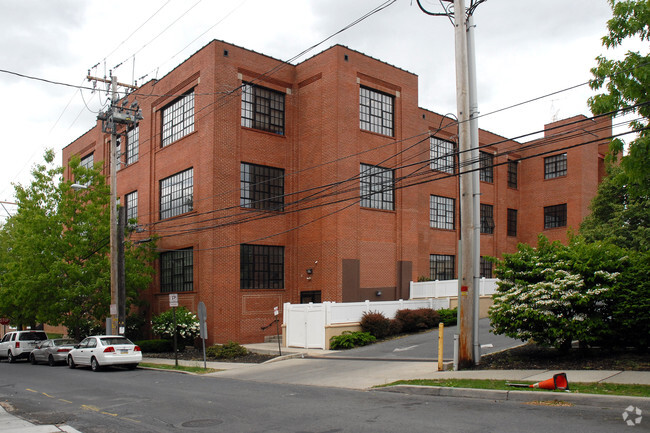 Building Photo - General Cigar Apartments