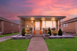 Building Photo - 8630 S Komensky Ave