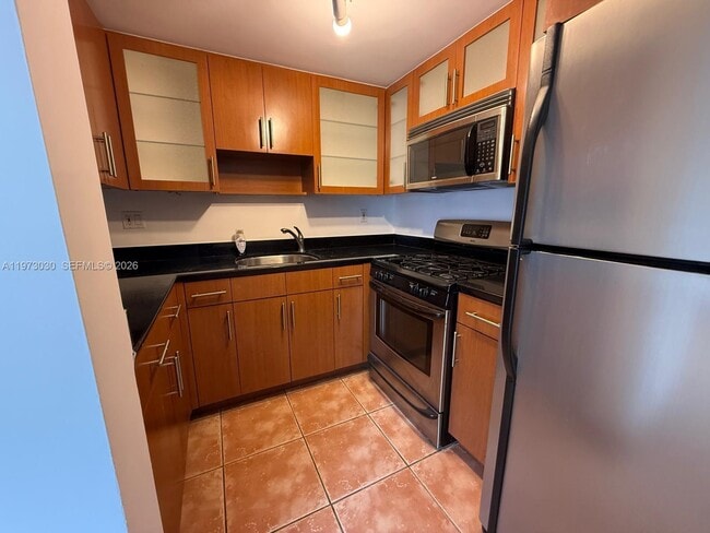 Building Photo - 2539 S Bayshore Dr