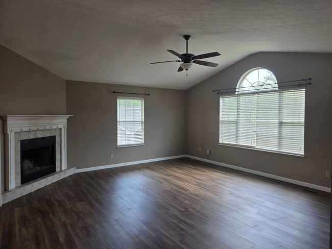 Building Photo - 1012 Willow Creek Cir