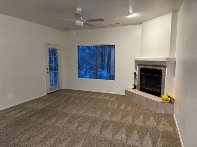 Building Photo - Cute Condo in Beautiful Yavapai Hills Community In Prescott