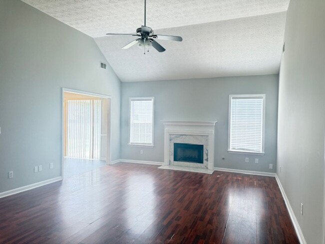 Building Photo - Beautifully Updated 3 BR / 2 BATH in Hampton!