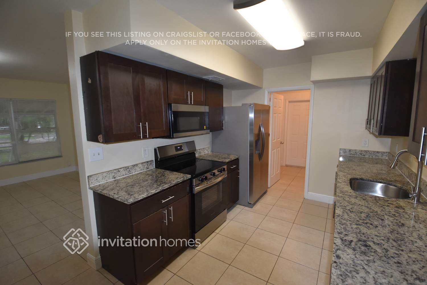 Building Photo - 3100 SW 20th Ct