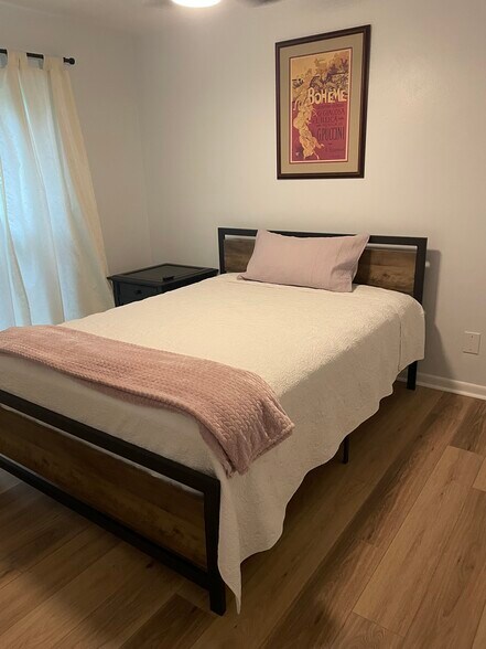 Building Photo - 3826 Staffordshire Ln