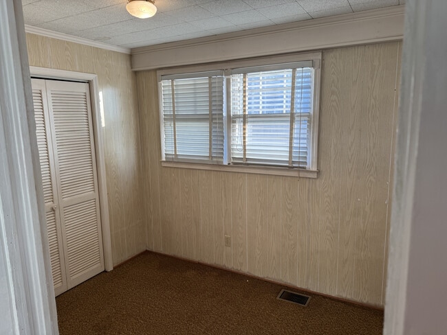 Building Photo - 14 Sulphur Springs Rd