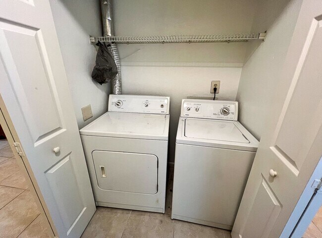 Building Photo - 2BR/1BA Flat in Marchwood - Available Nove...