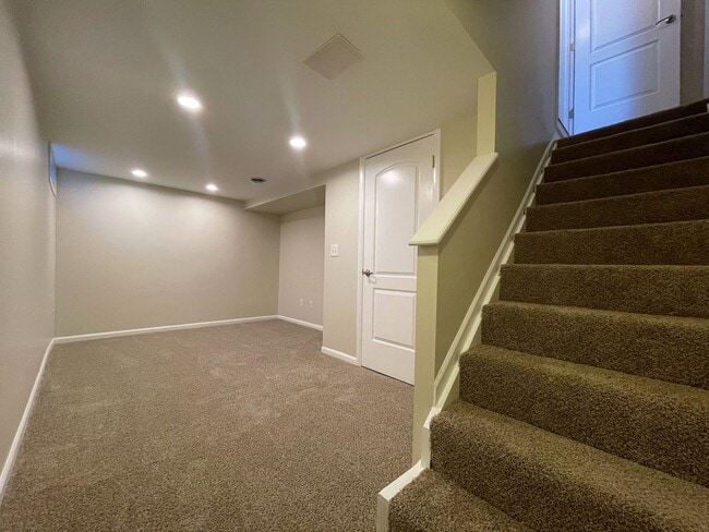 Building Photo - 2575 Olde Hill Ct N