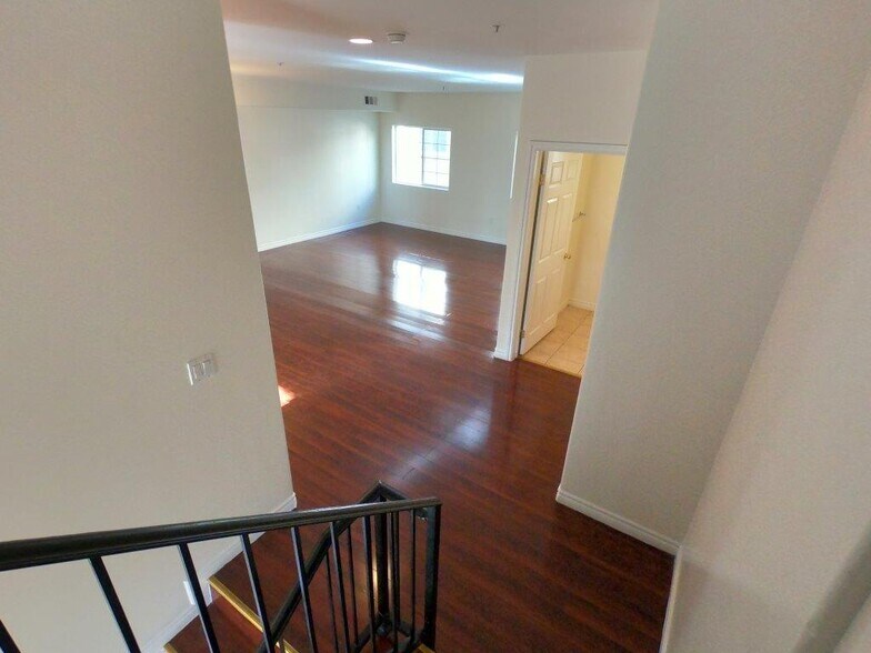Building Photo - 8735 Cedros Ave