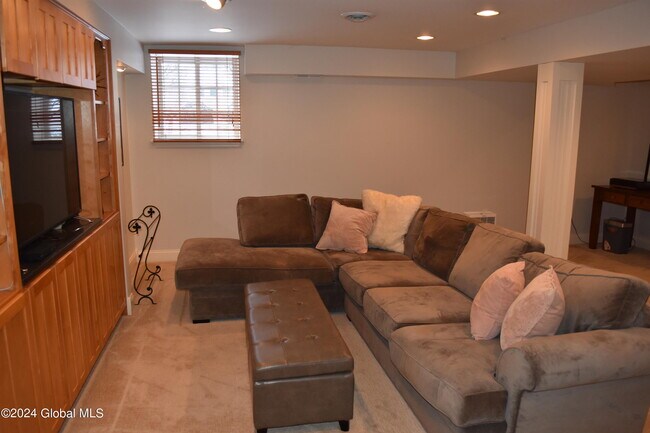 Building Photo - 63 Hearthstone Dr