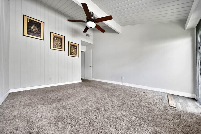 Building Photo - 28 Lakeway St