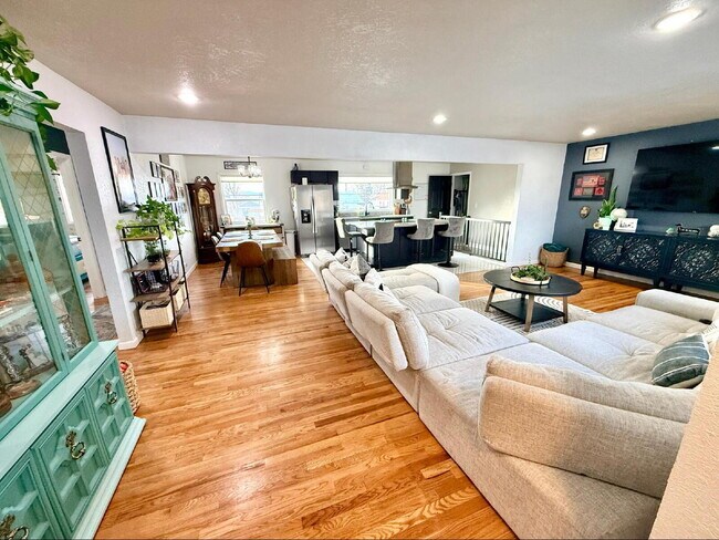 Building Photo - Gorgeously Updated Pueblo Home