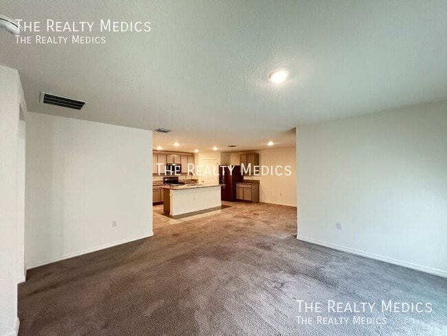 Building Photo - 4801 N Forest Ridge Blvd