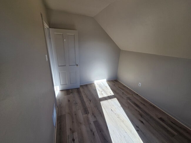 Building Photo - Freshly Updated 4 Bedroom 1 Bath Single Family Home in Marinette